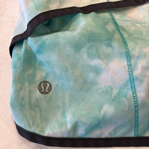 Lululemon Tracker Short II Turquoise Tie Dye Athletic Shorts Women’s Size 4 - Picture 9 of 16